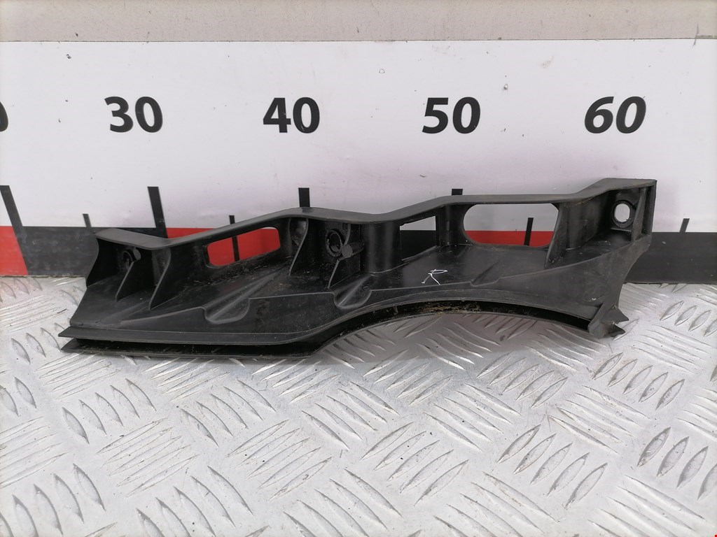 Кронштейн переднего бампера правый VOLKSWAGEN Passat B6 2005-2011