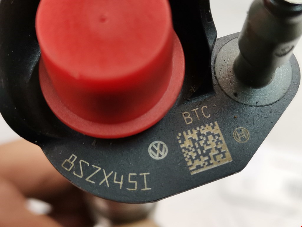 Форсунка дизельная электрическая VOLKSWAGEN Golf VI 2009-2012