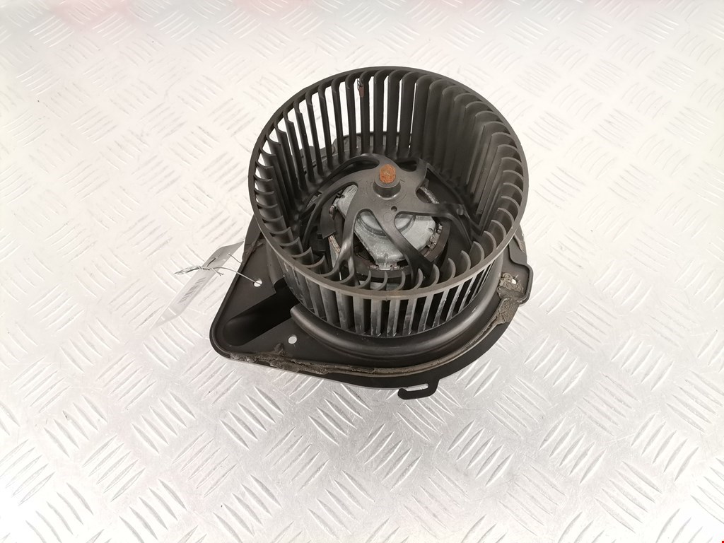 Моторчик (мотор) отопителя салона VOLKSWAGEN Passat B5 1997-2005