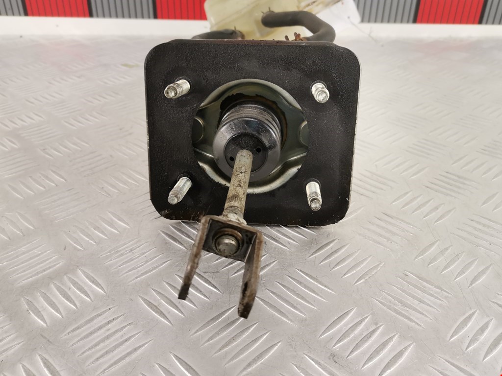 Цилиндр тормозной главный TOYOTA Prius II XW20 2003-2012