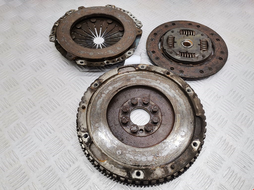 Маховик (демпфер сцепления) PEUGEOT Partner 1996-2009