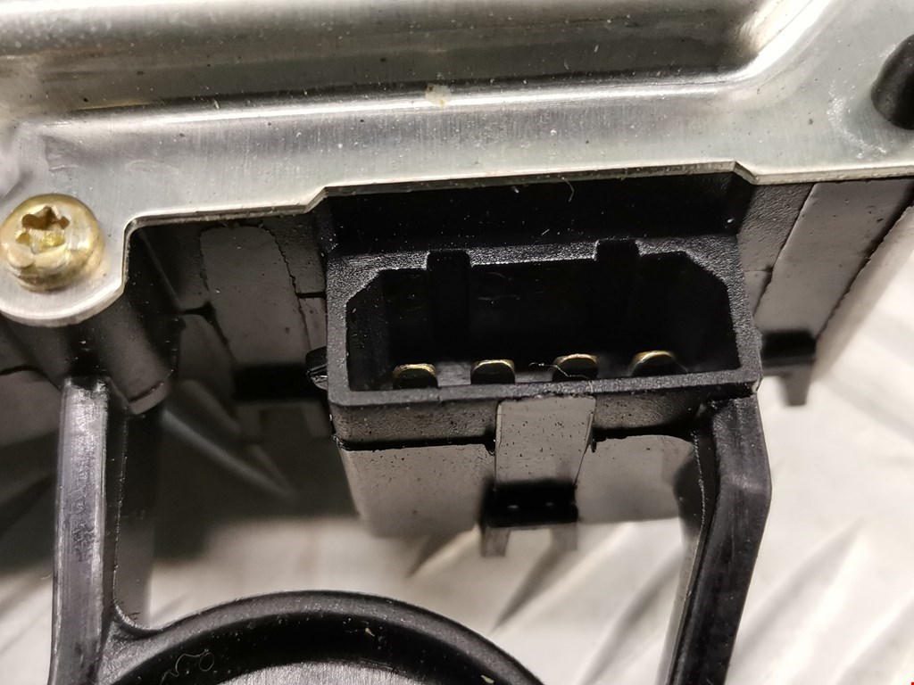 Моторчик стеклоочистителя задний VOLKSWAGEN Touareg 2002-2010