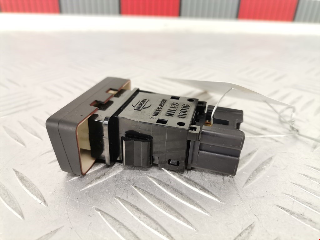 Кнопка аварийной сигнализации (аварийки) NISSAN X-Trail T31 2007-2015