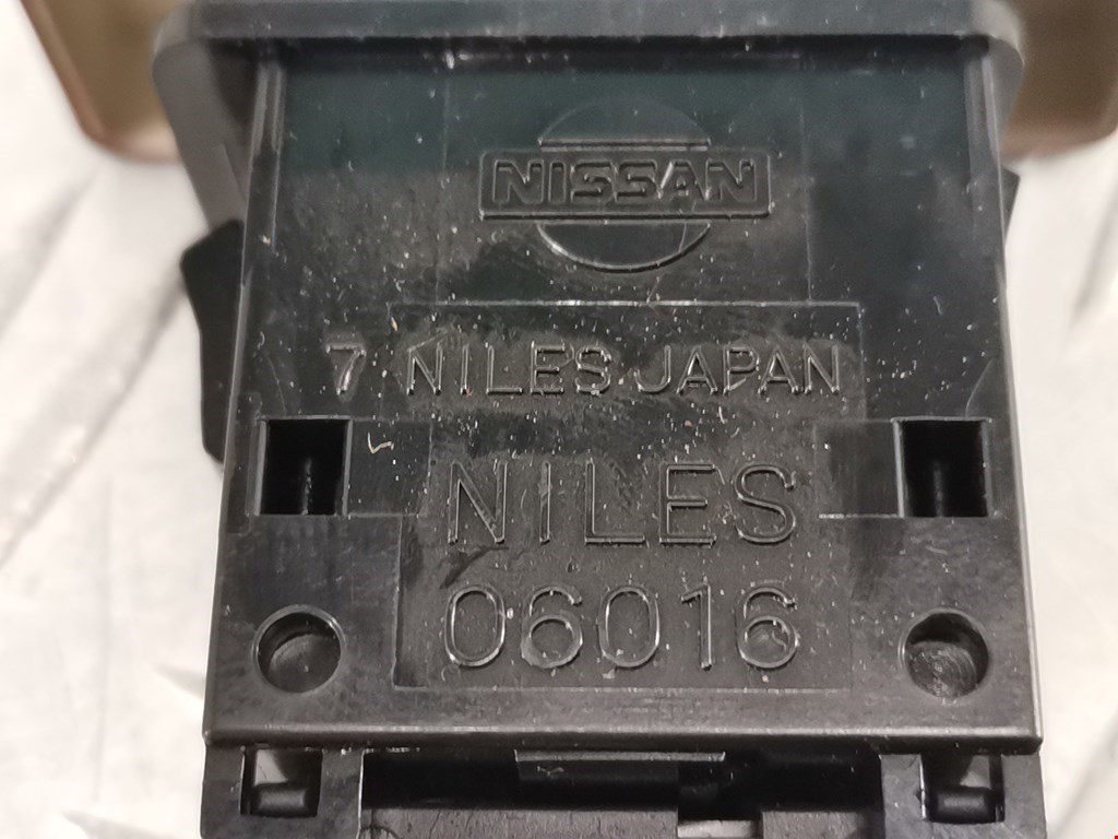 Кнопка аварийной сигнализации (аварийки) NISSAN X-Trail T31 2007-2015