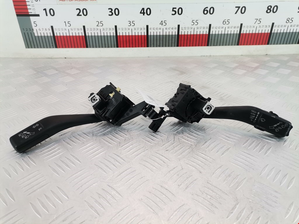 Переключатель поворотов и дворников (стрекоза) Volkswagen Golf 6 (2007-2012)