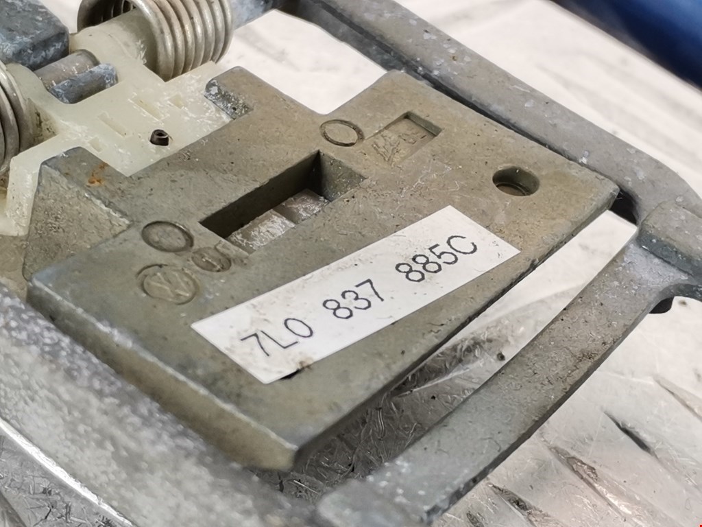 Ручка двери передней наружная левая VOLKSWAGEN Touareg 2002-2010