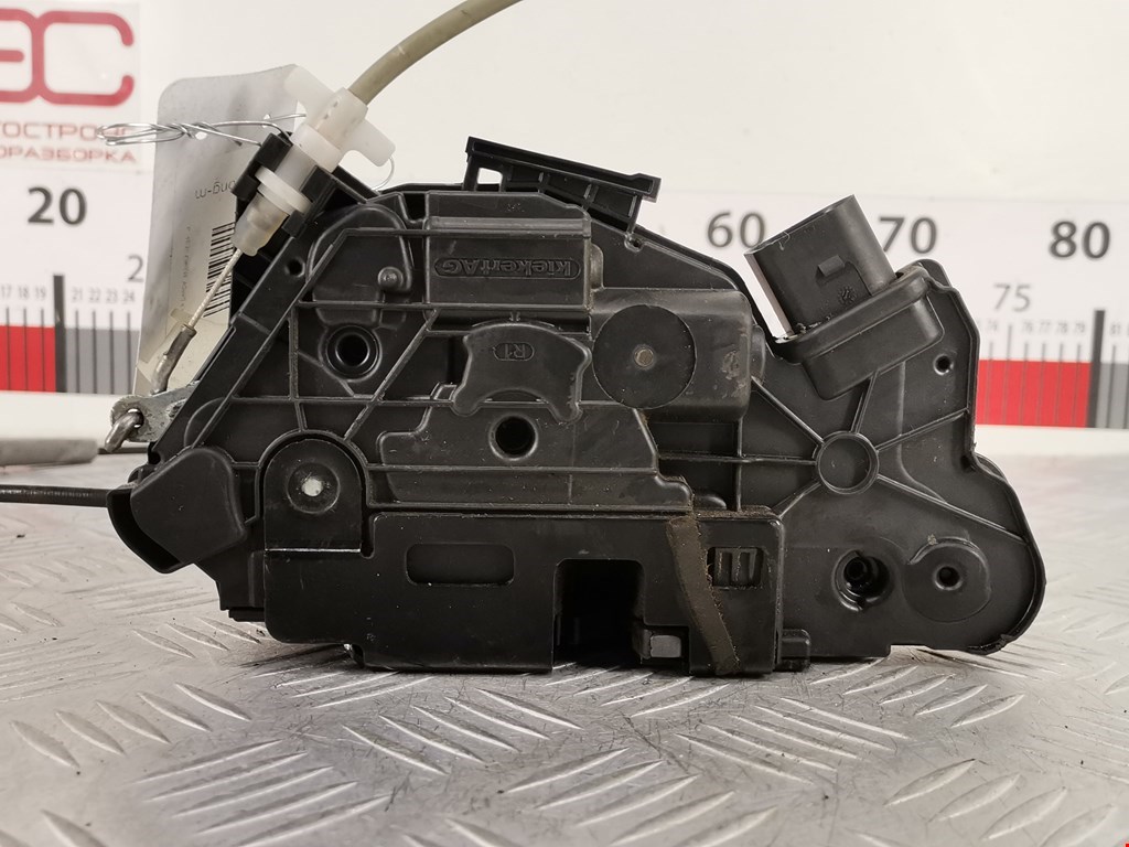 Замок двери задней правой SEAT Ibiza 2008-2017