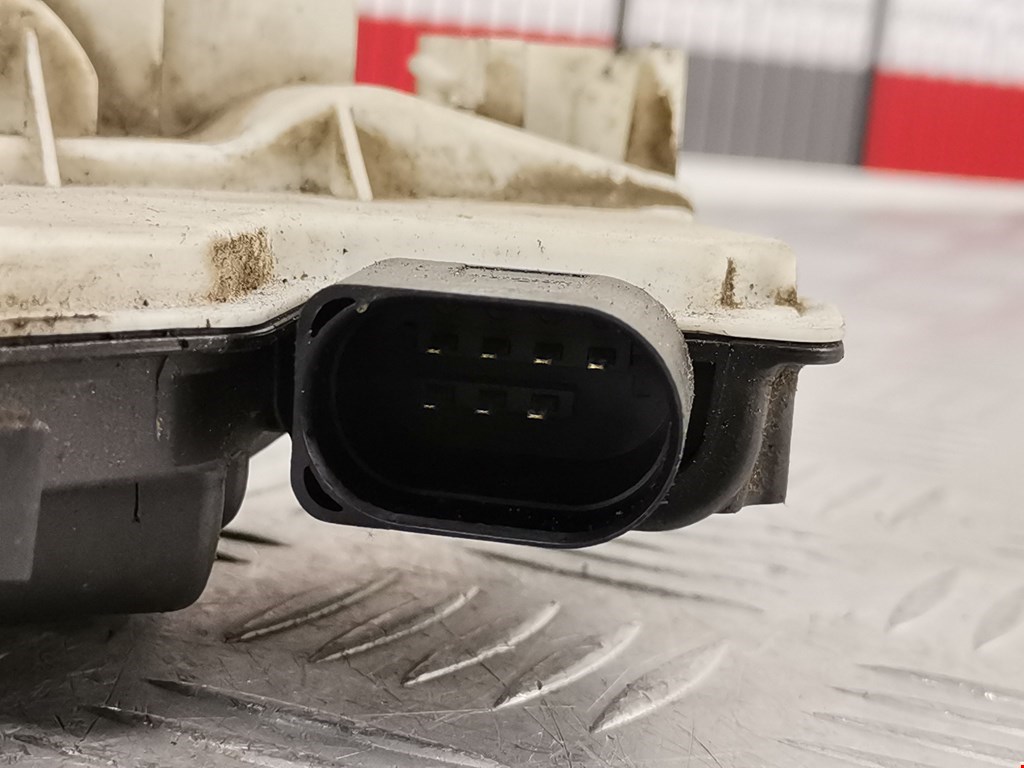 Замок двери задней правой SEAT Ibiza 2008-2017