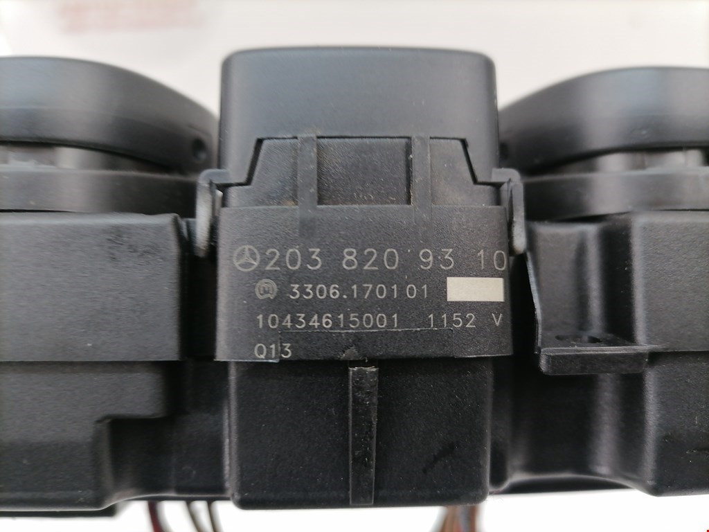 Кнопка аварийной сигнализации (аварийки) MERCEDES-BENZ C-Class C-klasse W203 2000-2007