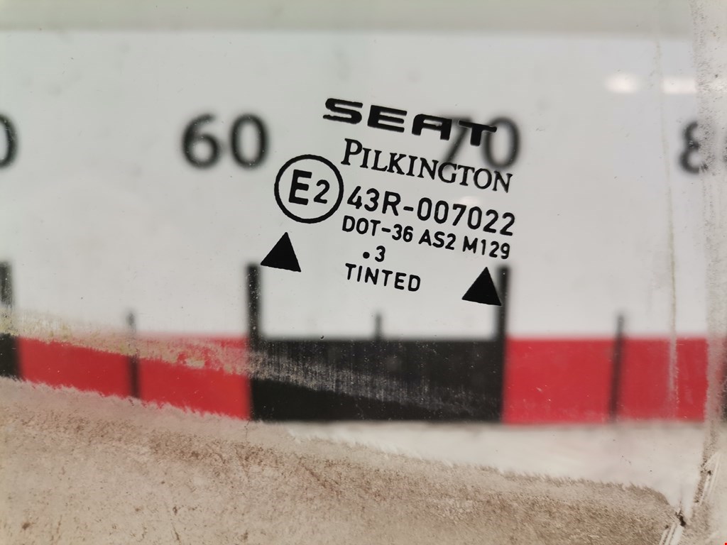Стекло двери заднее правое SEAT Leon 1999-2005