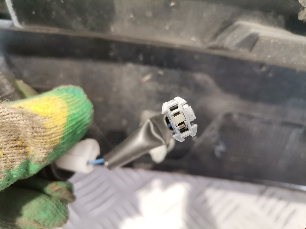 Спойлер TOYOTA Avensis 2009-2015