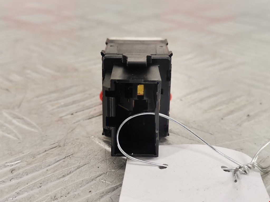 Кнопка аварийной сигнализации (аварийки) SKODA Fabia MK1 1999-2006