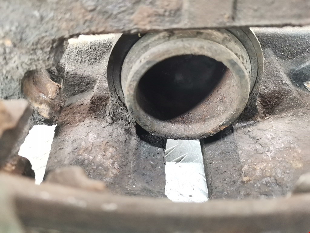 Суппорт передний правый SUZUKI Wagon R 1998-2003