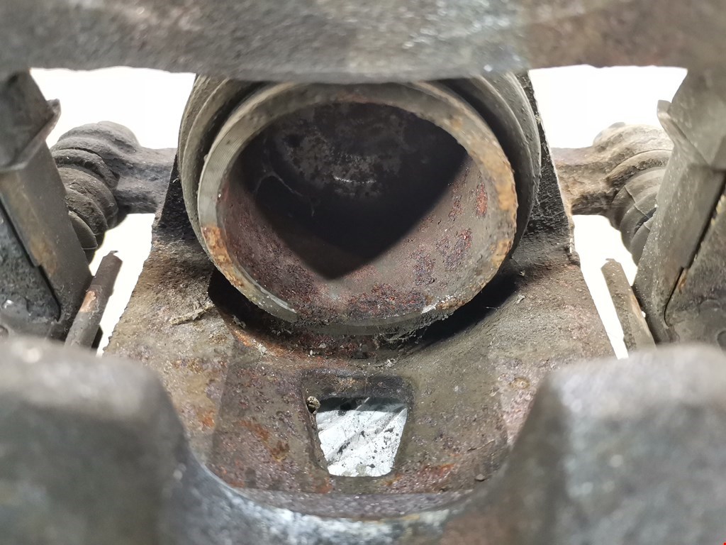 Суппорт передний левый SUZUKI Baleno 1995-2002