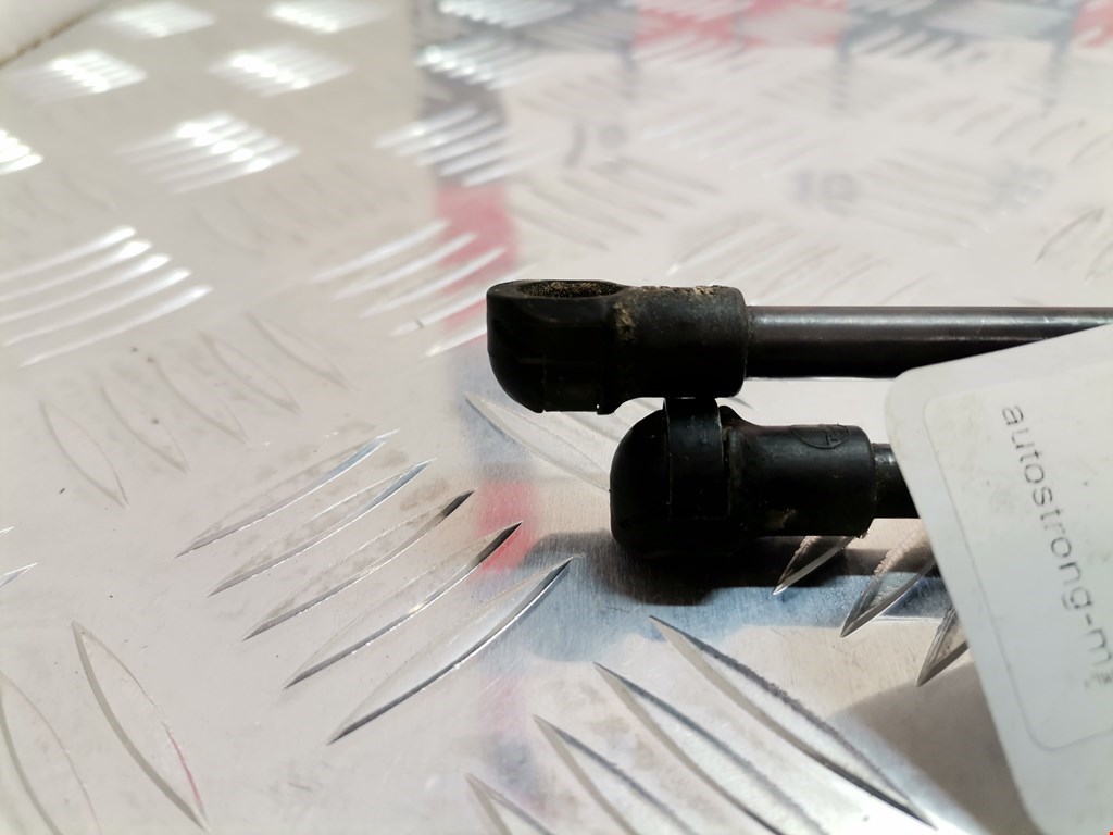 Амортизатор крышки (двери) багажника SUZUKI Wagon R 1998-2003