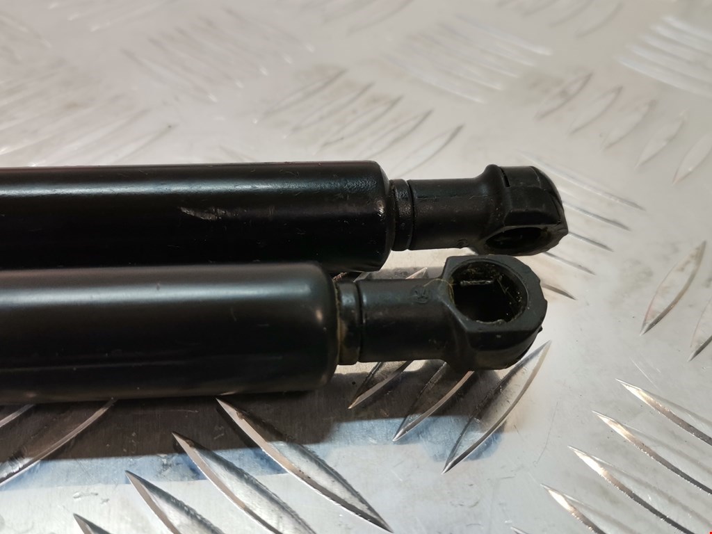 Амортизатор крышки (двери) багажника SUZUKI Wagon R 1998-2003