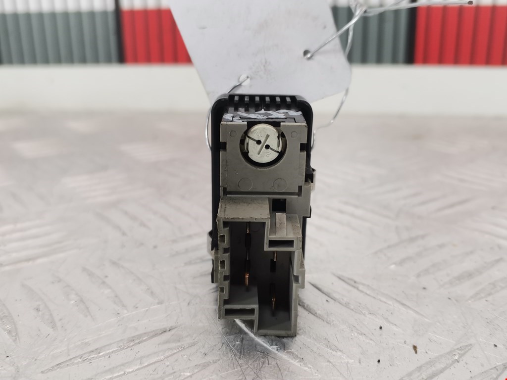 Кнопка антипробуксовочной системы VOLVO 850 R 1991-1997