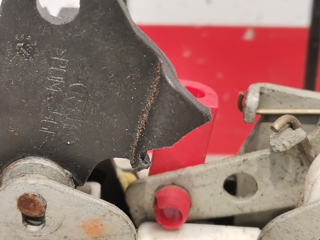 Замок двери задней правой DODGE Caliber 2006-2011