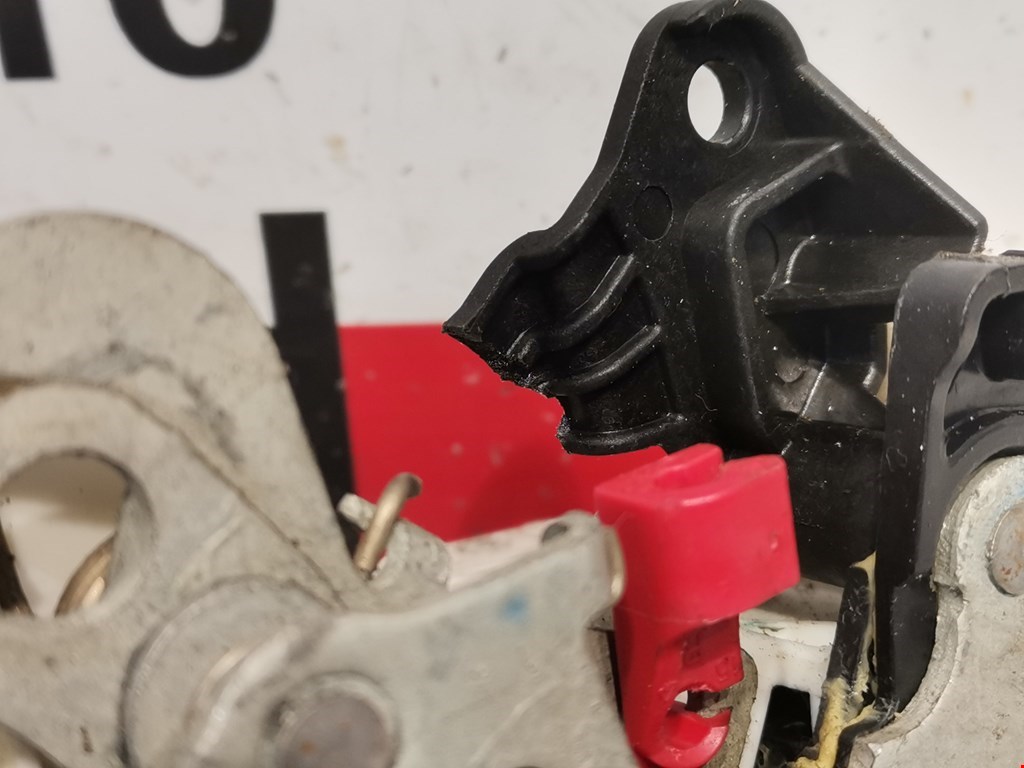 Замок двери задней правой DODGE Caliber 2006-2011