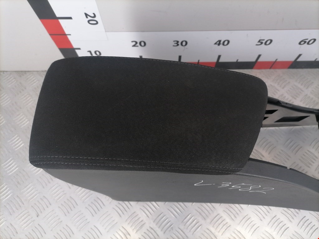 Подлокотник в салон RENAULT Laguna 2007-2015