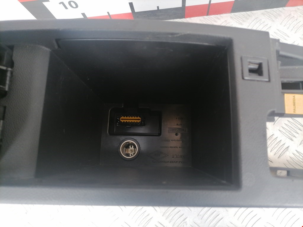 Подлокотник в салон RENAULT Laguna 2007-2015