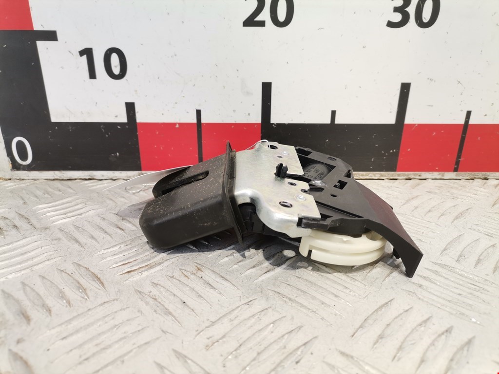 Замок багажника (крышки двери) VOLKSWAGEN Passat B6 2005-2011