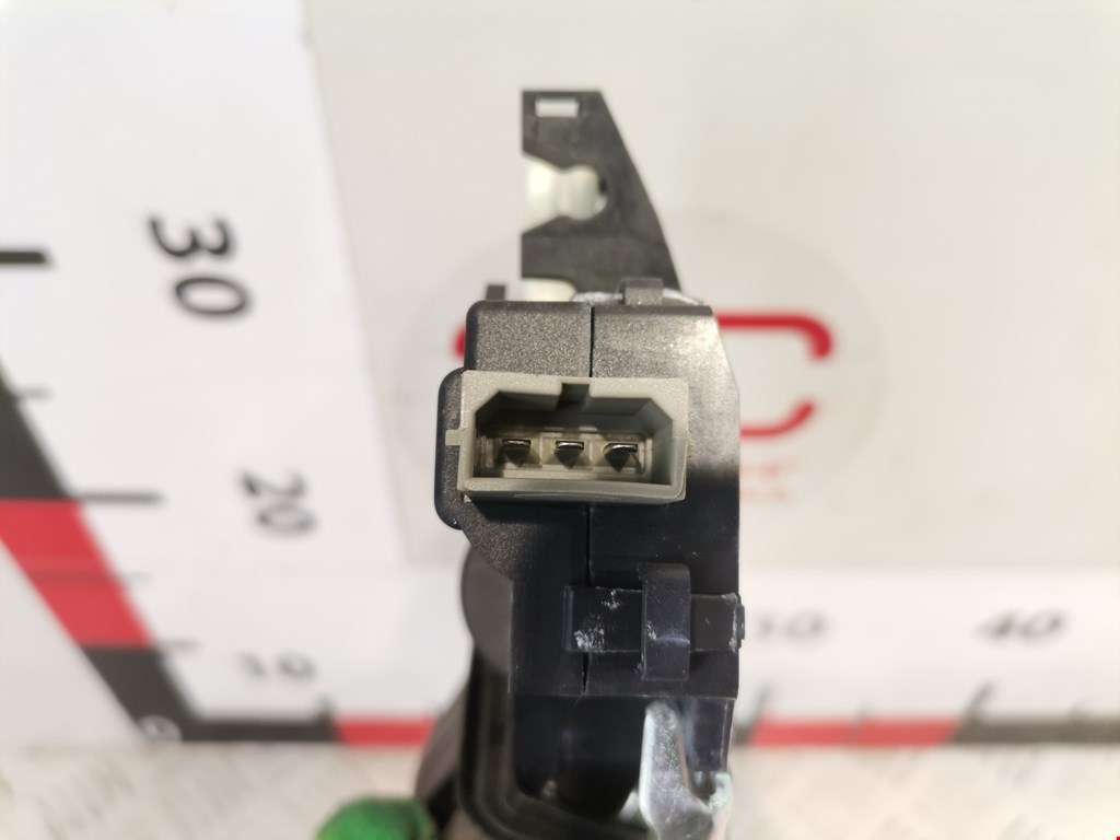 Замок багажника (крышки двери) VOLKSWAGEN Passat B6 2005-2011