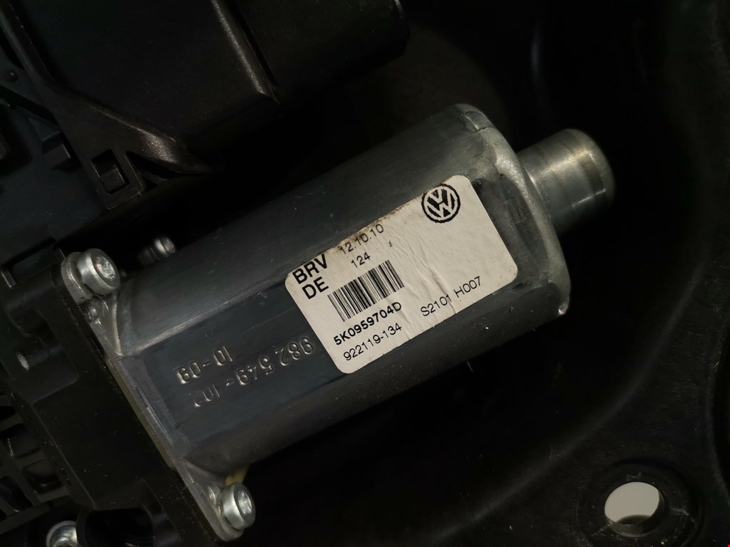 Стеклоподъемник задний правый VOLKSWAGEN Golf VI 2009-2012