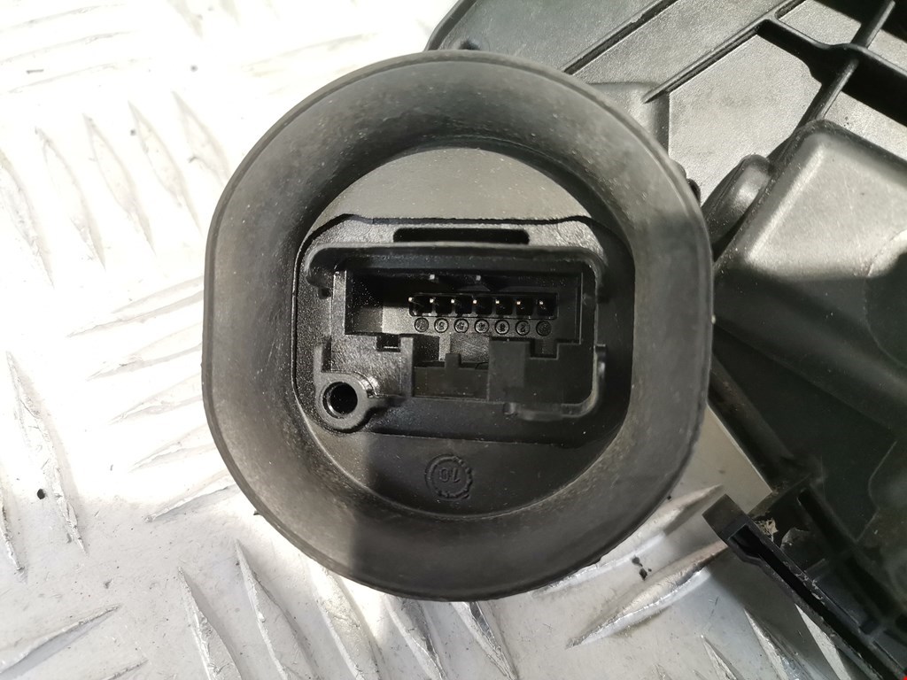 Замок двери задней правой VOLKSWAGEN Golf VI 2009-2012