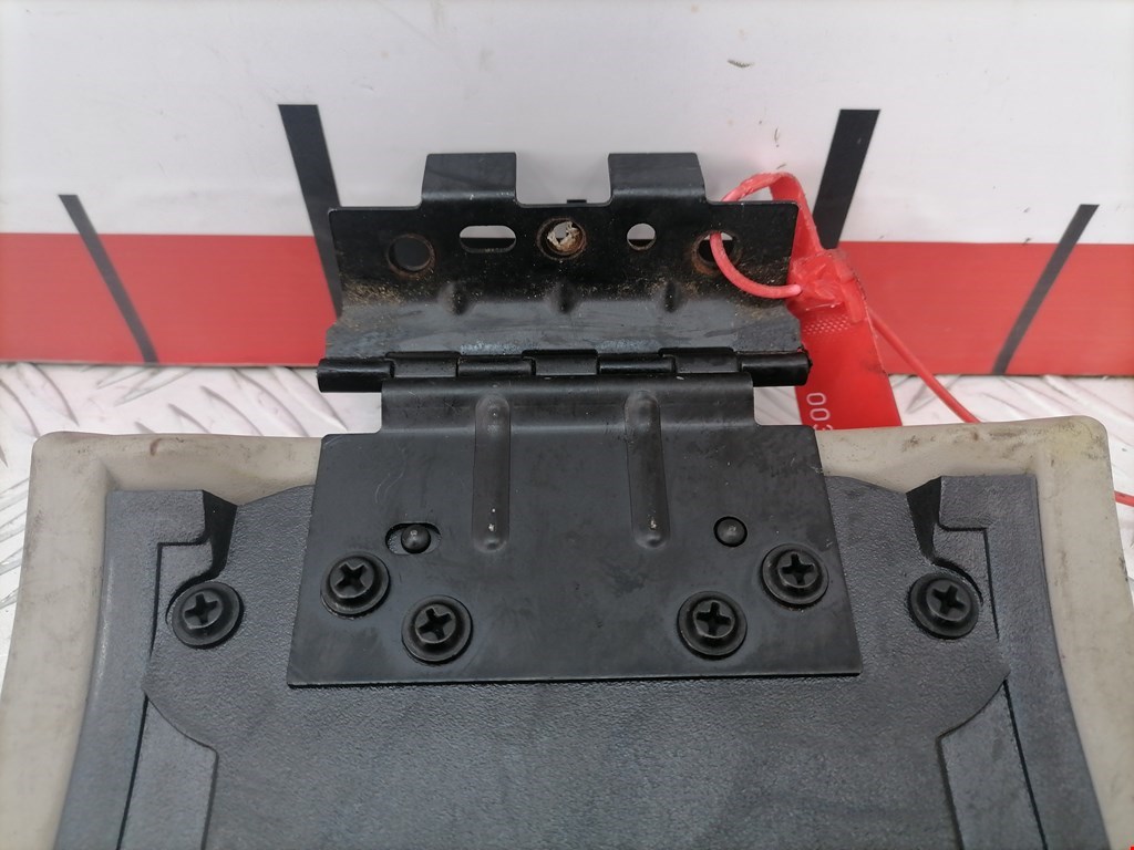 Подлокотник в салон CHRYSLER Pacifica 2003-2008