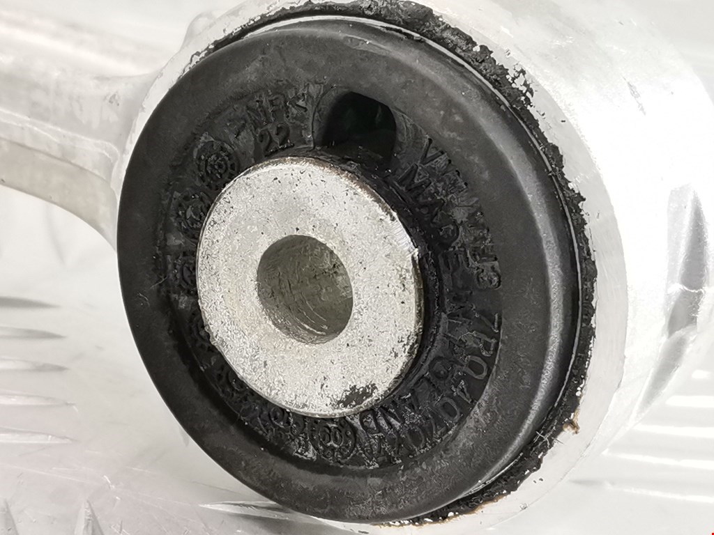 Рычаг передний правый VOLKSWAGEN Touareg 2010-2018