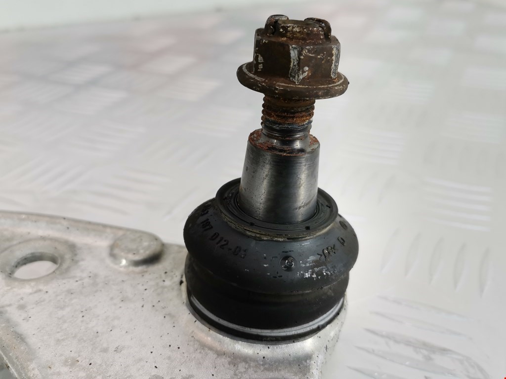 Рычаг передний правый VOLKSWAGEN Touareg 2010-2018