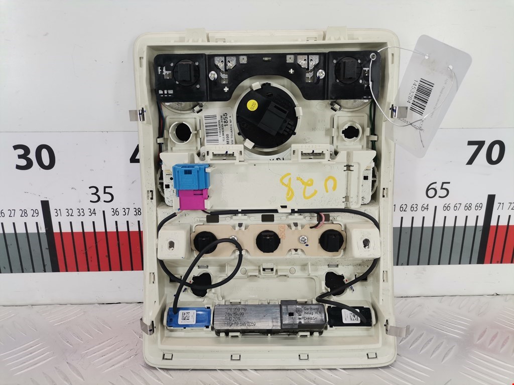 Плафон салонный (салона фонарь) VOLKSWAGEN Touareg 2010-2018