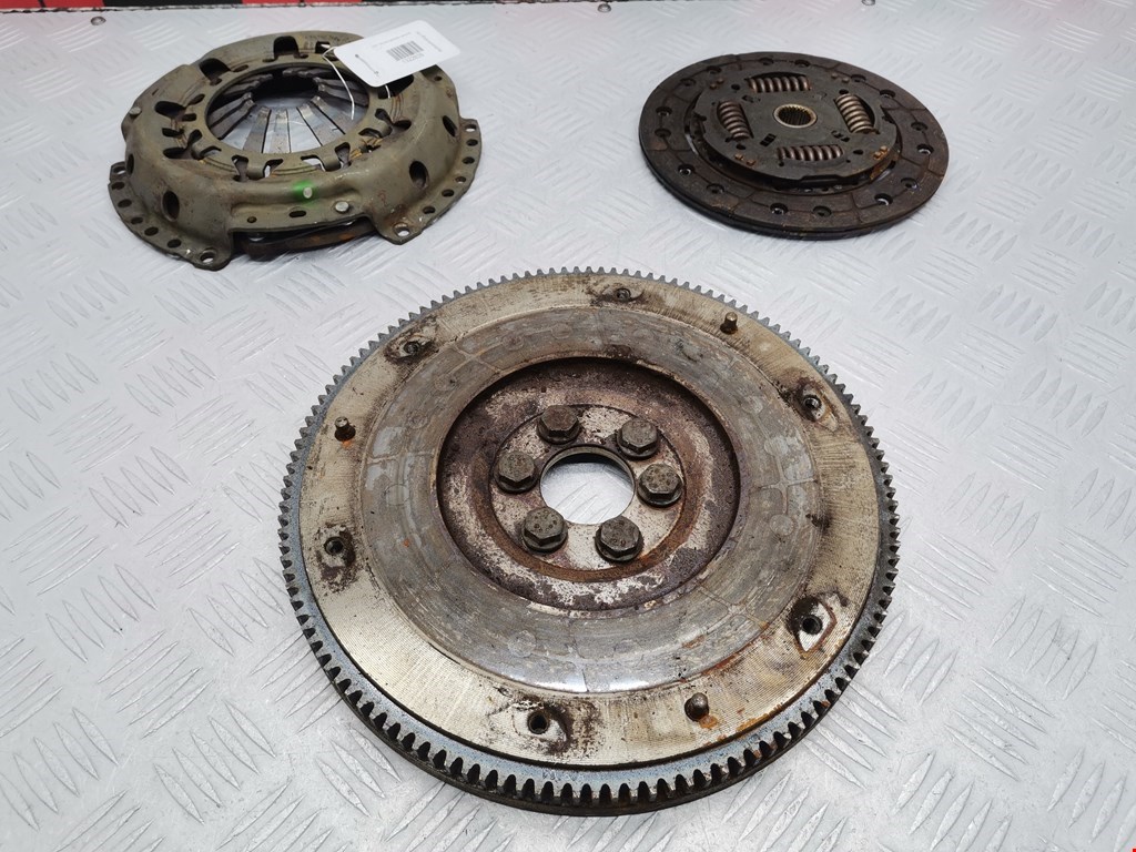 Маховик (демпфер сцепления) VOLKSWAGEN Golf V 2003-2009