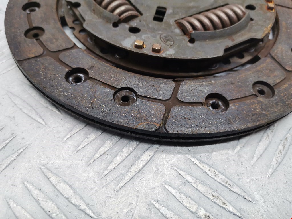 Маховик (демпфер сцепления) VOLKSWAGEN Golf V 2003-2009