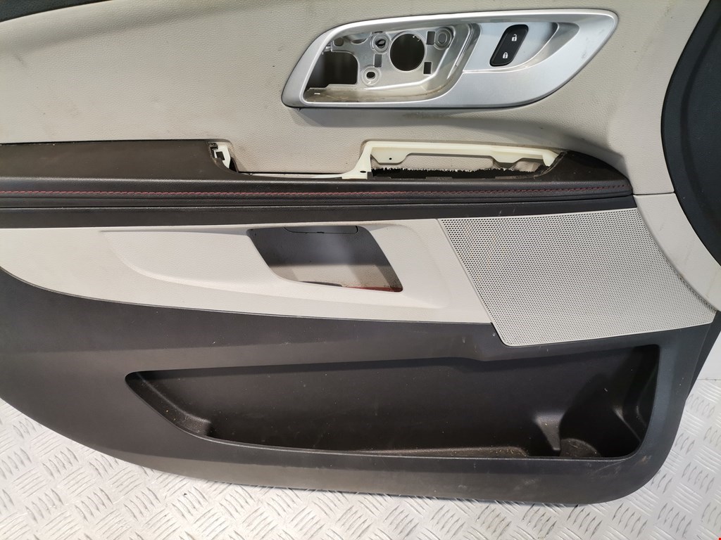 Обшивка двери передняя левая CHEVROLET Equinox 2009-2017