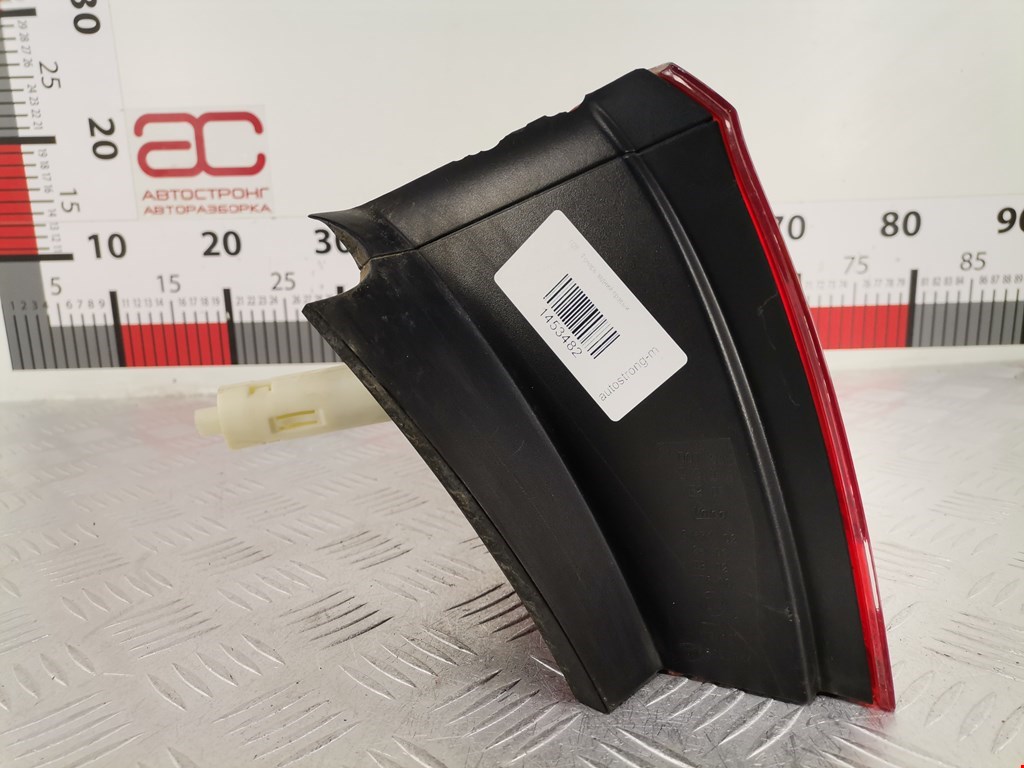 Фонарь задний правый VOLKSWAGEN Touareg 2010-2018