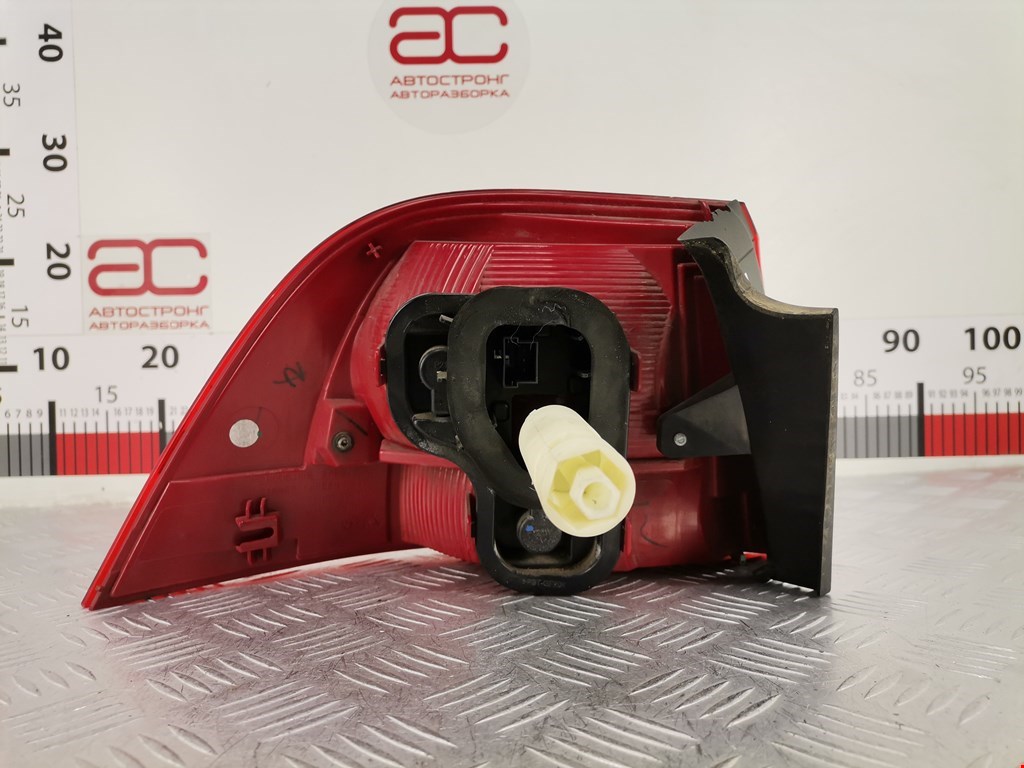 Фонарь задний правый VOLKSWAGEN Touareg 2010-2018