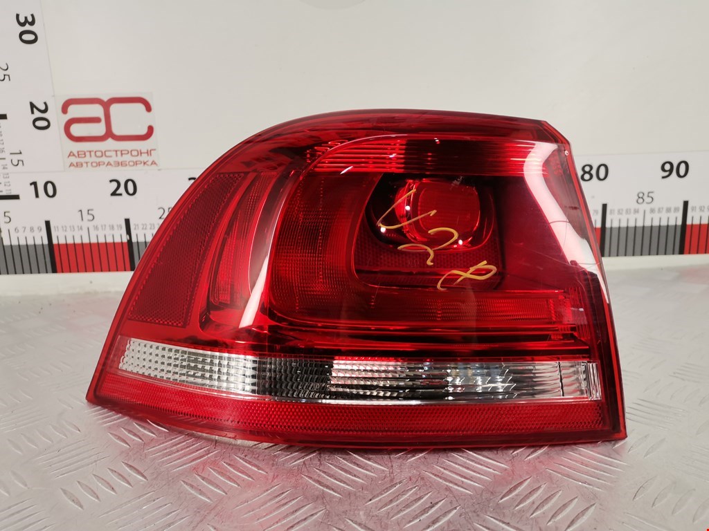 Фонарь задний левый Volkswagen Touareg 2 (2010-2018)