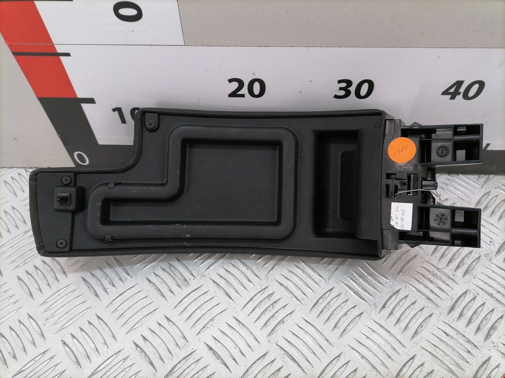 Подлокотник в салон RENAULT Megane III 2009-2016