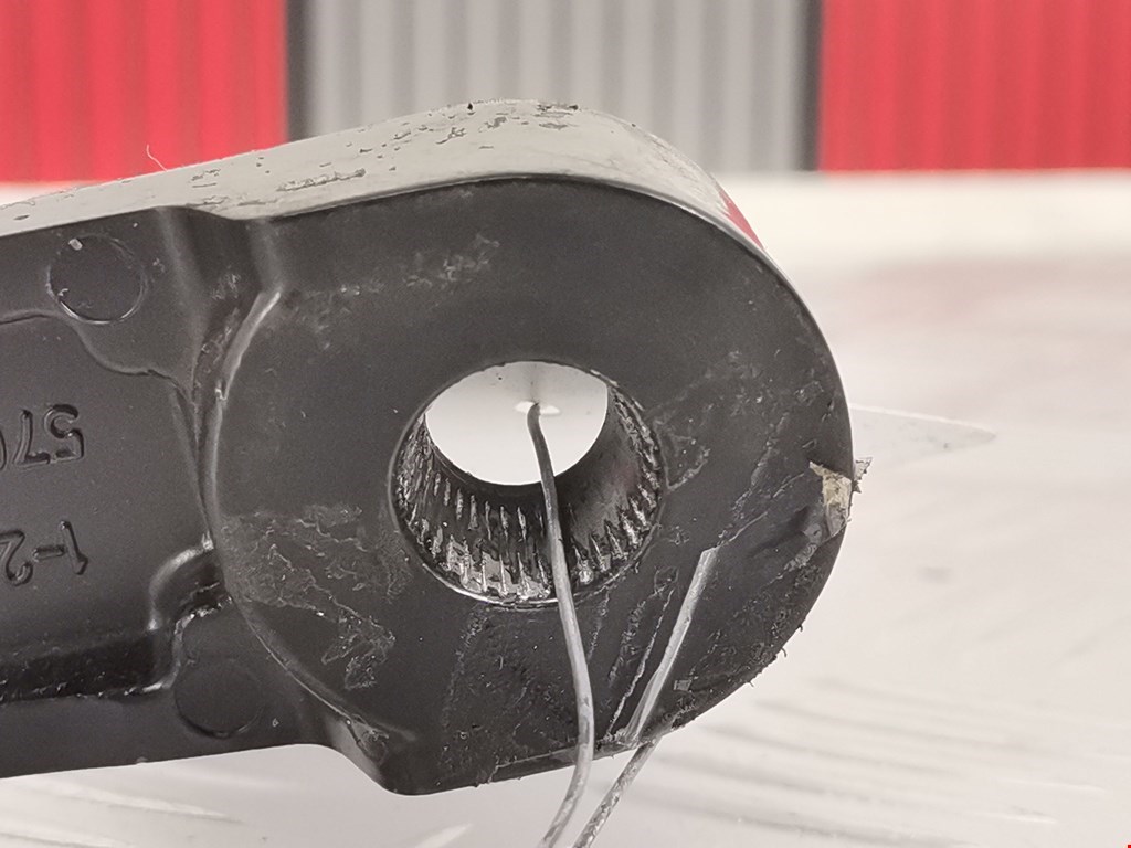 Поводок дворников передний левый/ правый FORD EcoSport 2014-н.в.