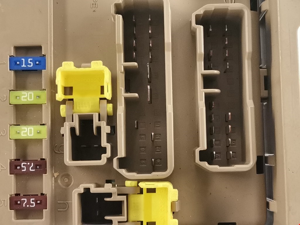 Датчик уровня в бачок омывателя SUBARU Outback 2009-2014