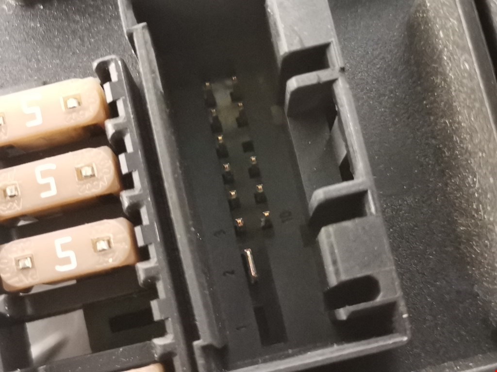 Датчик уровня в бачок омывателя BMW 5er 5 серия F10/F11/F07 2009-2017