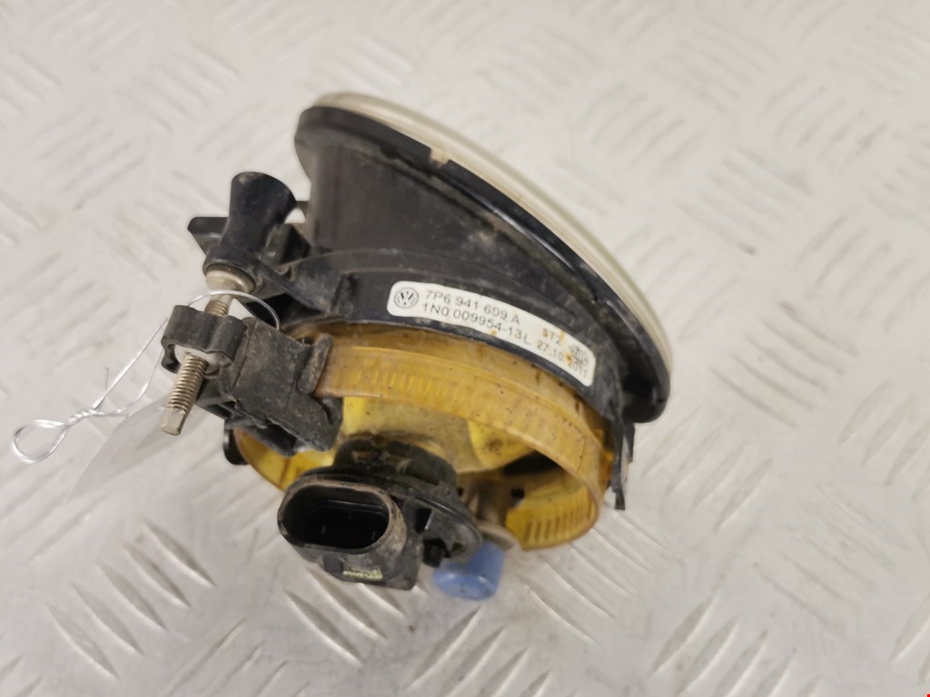 Фара противотуманная левая (ПТФ) VOLKSWAGEN Touareg 2010-2018