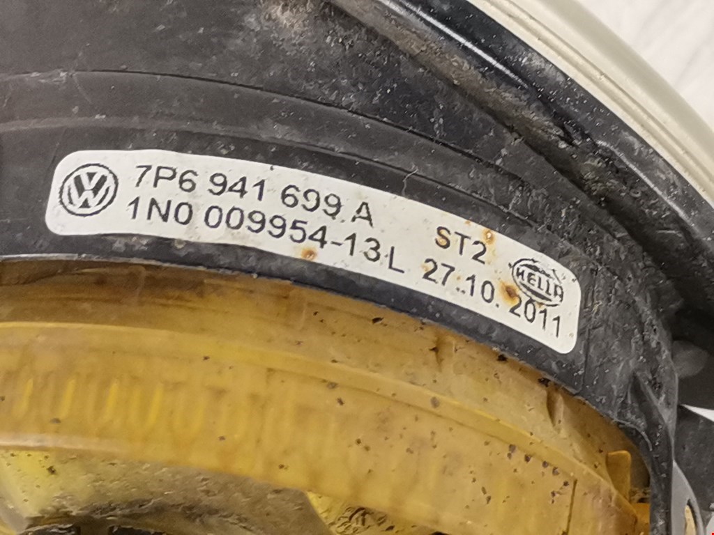 Фара противотуманная левая (ПТФ) VOLKSWAGEN Touareg 2010-2018