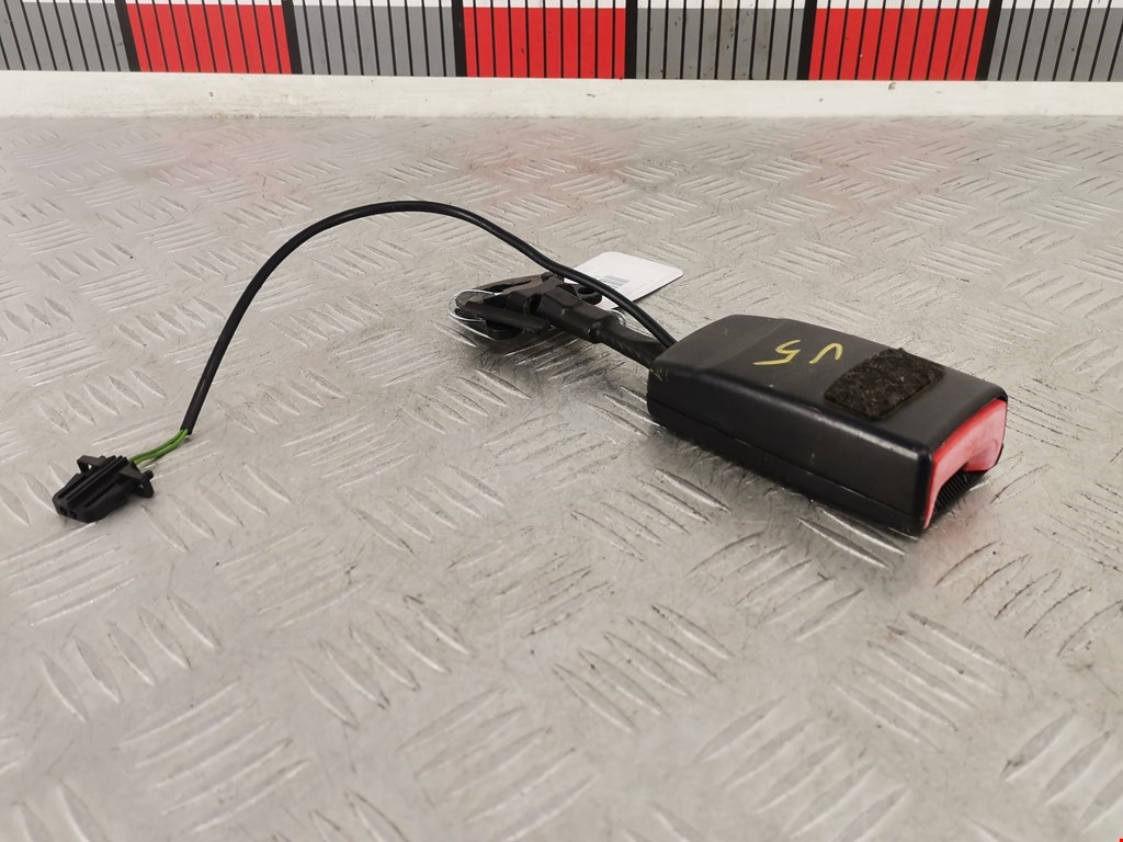 Замок ремня безопасности (преднатяжитель ремня безопасности) Audi Q7 4L (2005-2015)