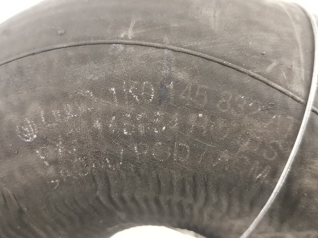 Патрубок интеркулера VOLKSWAGEN Jetta VI 2011-2017