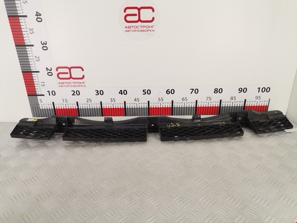 Кронштейн (крепление) заднего бампера центральный Volkswagen Touareg 2 (2010-2018)