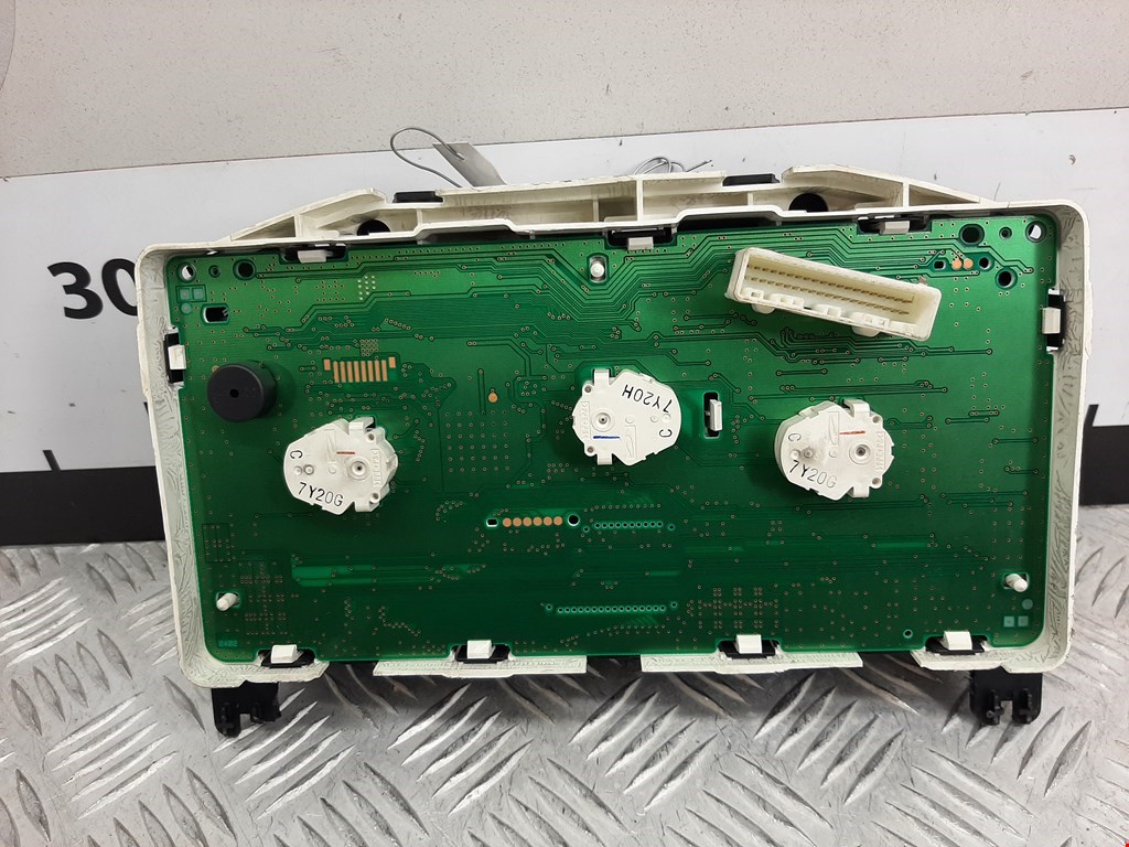 Панель приборов (щиток) NISSAN Note E11 2005-2014