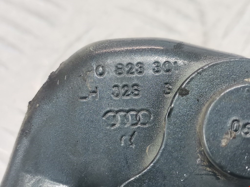 Петля капота левая/правая AUDI A3 8P 2003-2013